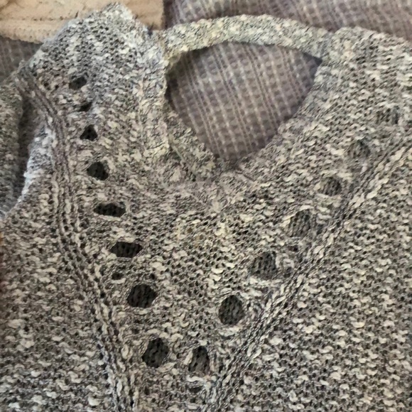 Hollister sweater with low back - Picture 3 of 3